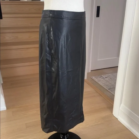 J. Crew Black Vegan Leather Pencil Skirt Size 8 - Picture 2 of 6